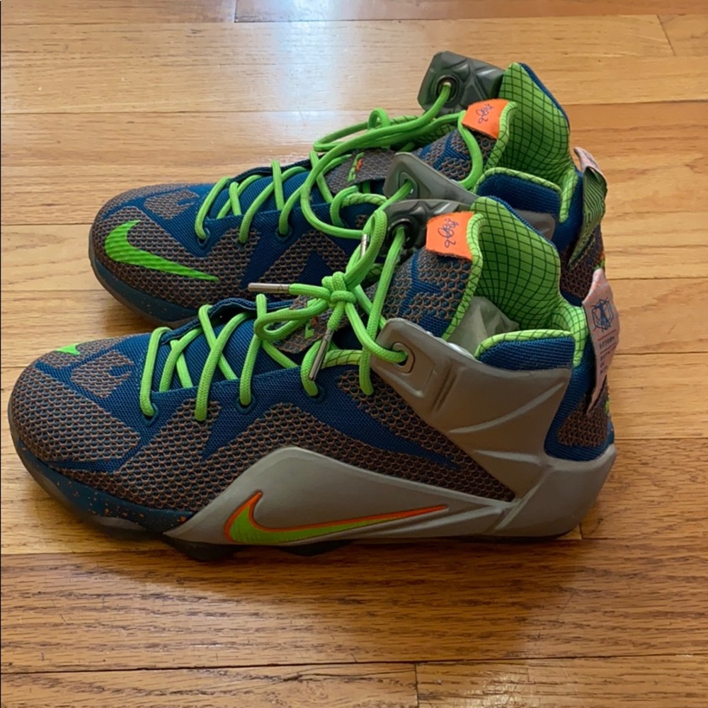 Lebron XII (GS) Sneakers size 7Y